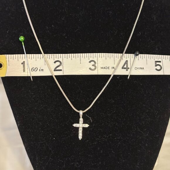 Beautiful Express Brand Silver Tone Chain and Pendant (16") for any occasion - Picture 11 of 14